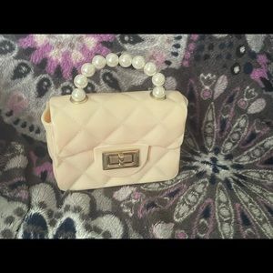 Cream pearl handle purse!!